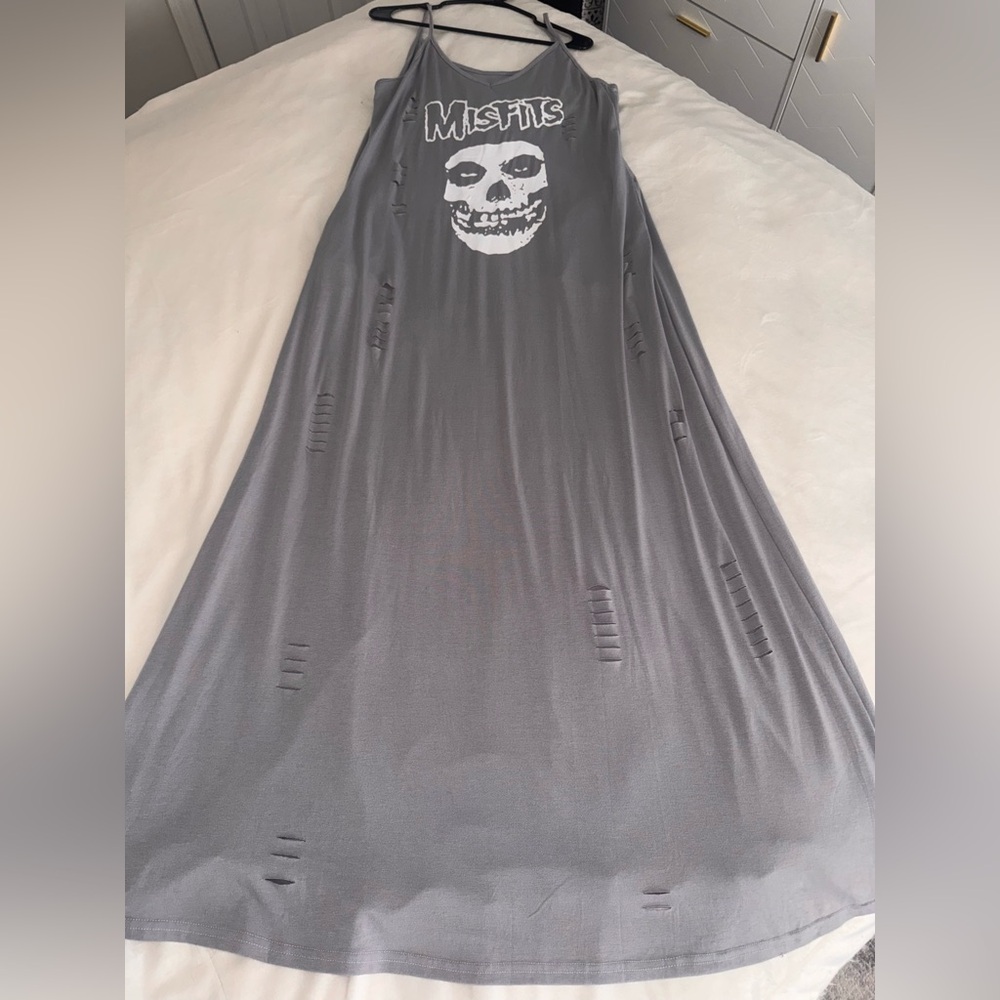 Misfits "Crimson Ghost" Skull Maxi Dress - Picture 7 of 11